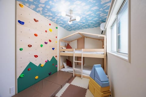 Bedroom, bunk bed