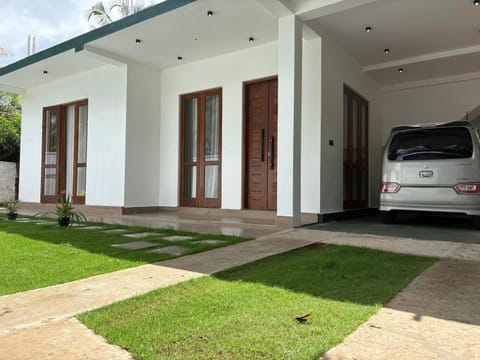 Property building, Garden, Garden view, Parking