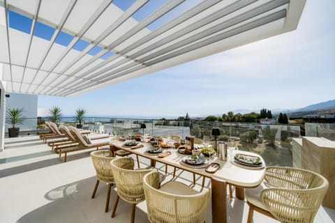 Property building, Natural landscape, Balcony/Terrace, Seating area, Sea view