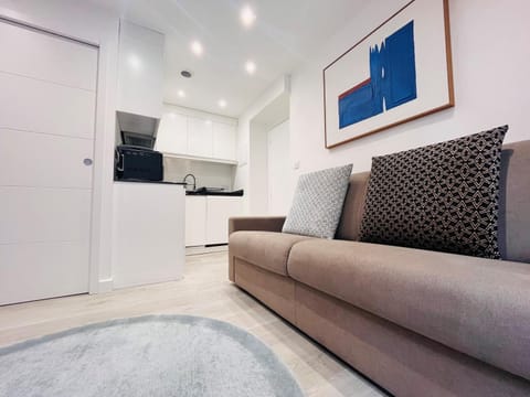 Communal lounge/ TV room, Bed, Living room
