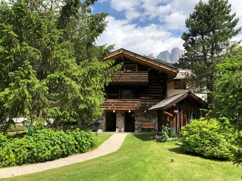 Property building, Summer, Garden, Mountain view