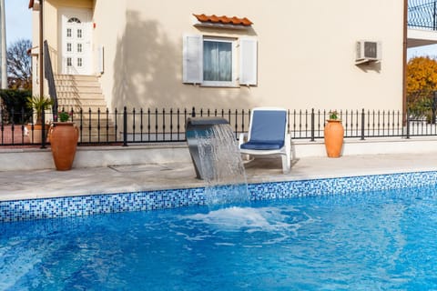 Swimming pool, Swimming pool