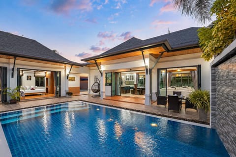Property building, Patio, Pool view, Swimming pool, Swimming pool, sunbed
