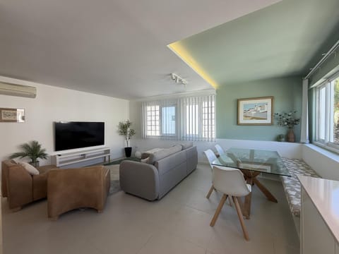 TV and multimedia, Living room, Seating area, Dining area, air conditioner