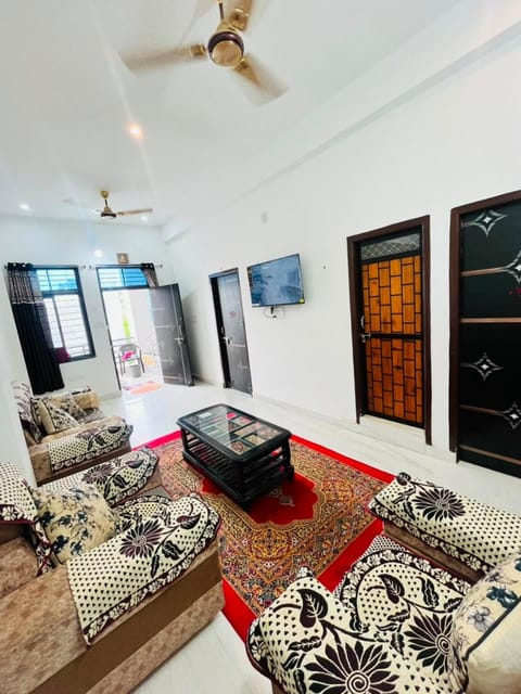 Communal lounge/ TV room, Living room, Seating area