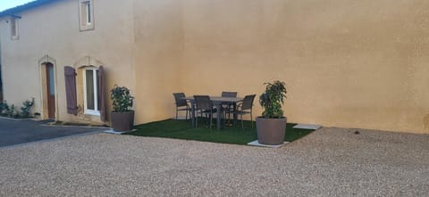 Patio, Facade/entrance