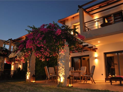 Patio, Facade/entrance, Garden, Balcony/Terrace