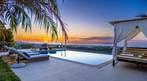 View (from property/room), Balcony/Terrace, Mountain view, Pool view, Sea view, Swimming pool, Sunset, sunbed