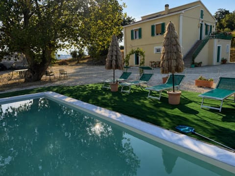Property building, Garden, Garden view, Pool view, Swimming pool