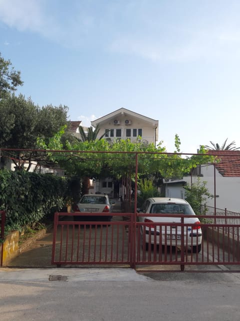 Facade/entrance, Other, Street view, Parking