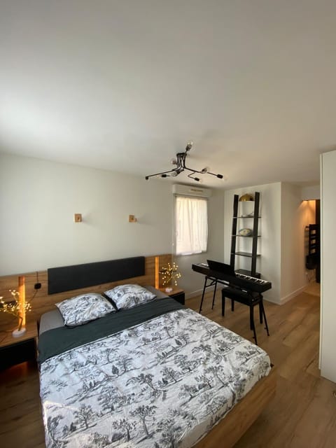 Bed, Photo of the whole room, Bedroom, wardrobe