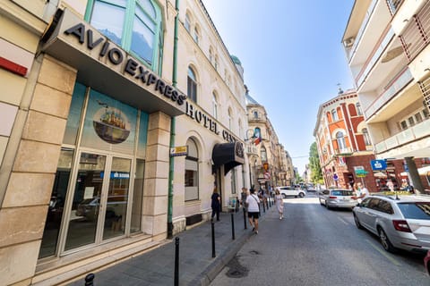 Property building, Neighbourhood, Street view