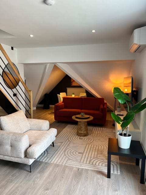 Living room, Seating area