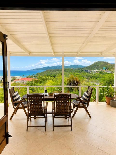 Patio, Natural landscape, View (from property/room), Balcony/Terrace, Seating area, Dining area, Mountain view