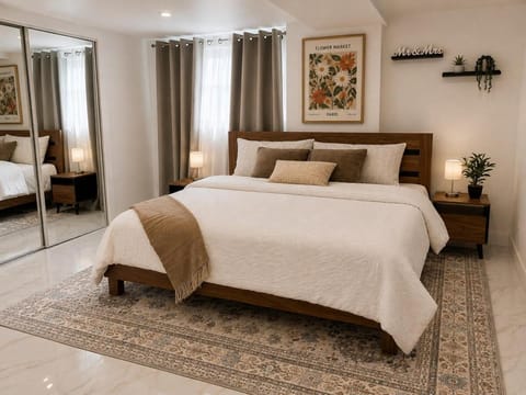 Bed, Photo of the whole room, Bedroom