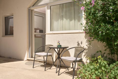 Patio, Day, Balcony/Terrace, Seating area