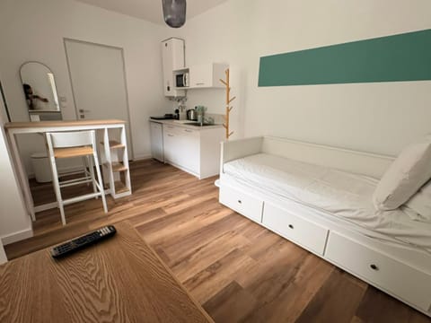Bed, Kitchen or kitchenette, Photo of the whole room, Seating area, Dining area, Bedroom