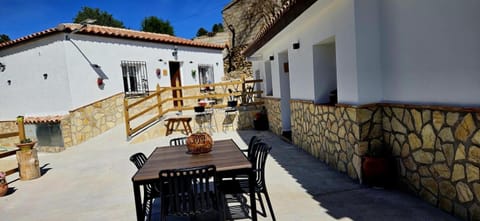 Property building, Patio, Balcony/Terrace, Balcony/Terrace