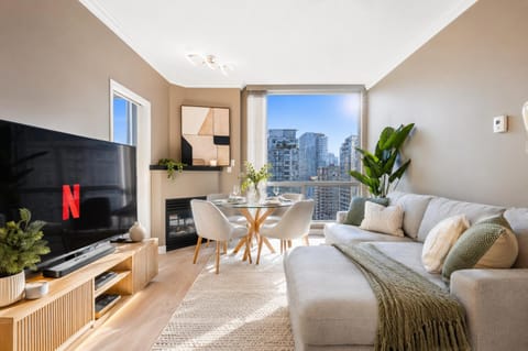 TV and multimedia, View (from property/room), Balcony/Terrace, Living room, Seating area, Evening entertainment