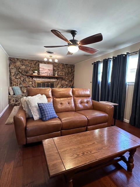 Living room, Seating area, fireplace