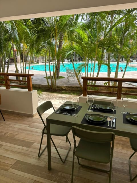 Dining area, Pool view, Swimming pool