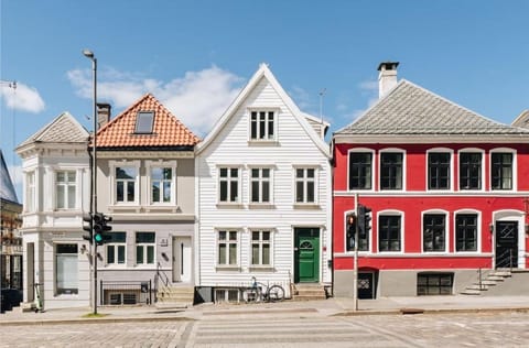 Property building, Location