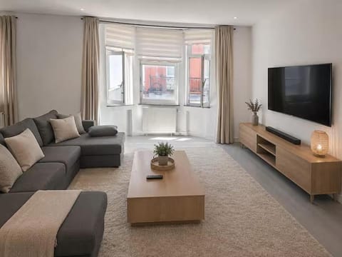 Communal lounge/ TV room, Seating area, Evening entertainment