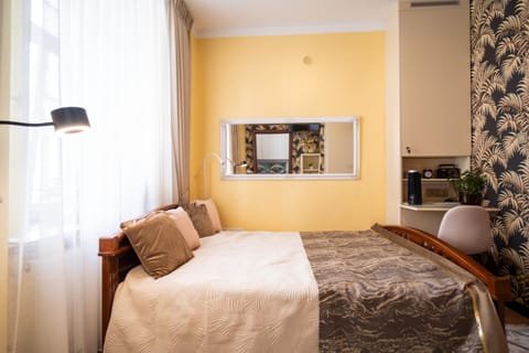 Bed, Living room