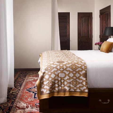 Plaza la Reina Hotel in Westwood