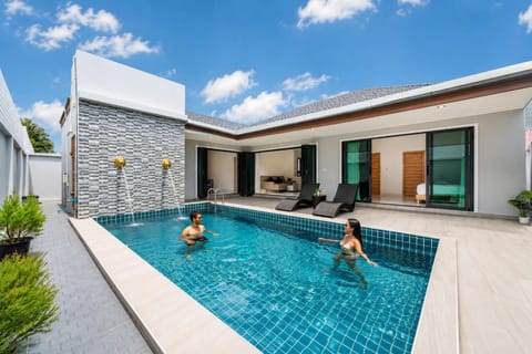 Property building, Day, Pool view, Swimming pool, sunbed