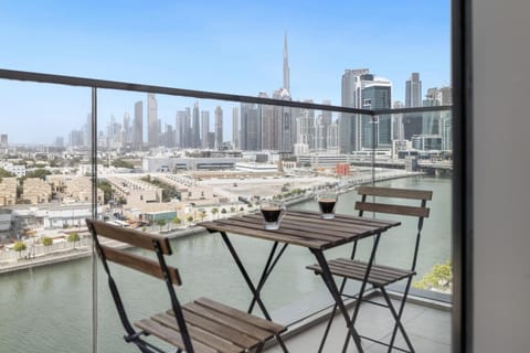 Property building, Patio, Day, Natural landscape, View (from property/room), Balcony/Terrace, Living room, Seating area, Dining area, City view, Lake view, River view