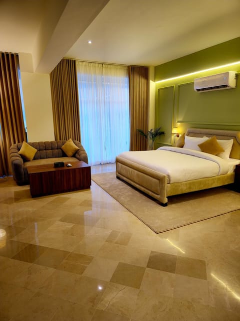 Photo of the whole room, Seating area, Bedroom