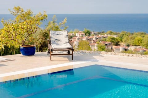 Sea view, Swimming pool, sunbed