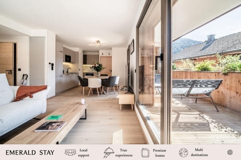 Day, Natural landscape, Living room, Seating area