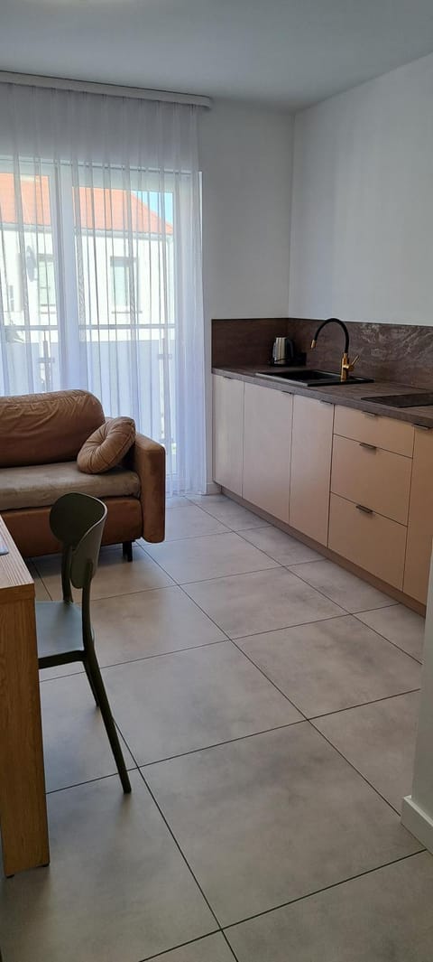 Kitchen or kitchenette, Living room, Seating area, kitchen