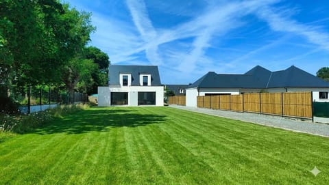 Property building, Garden, Garden view