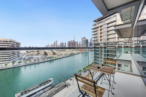 Property building, Patio, Day, Natural landscape, Activities, View (from property/room), Balcony/Terrace, City view, Lake view, River view