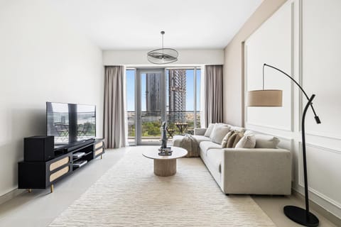 Communal lounge/ TV room, Bed, TV and multimedia, Living room, Photo of the whole room, Seating area, Evening entertainment, Bedroom