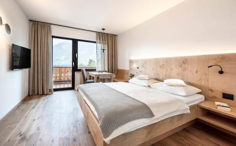 TV and multimedia, Photo of the whole room, Bedroom