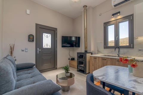TV and multimedia, Kitchen or kitchenette, Living room, Seating area