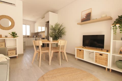 Communal lounge/ TV room, TV and multimedia, Living room