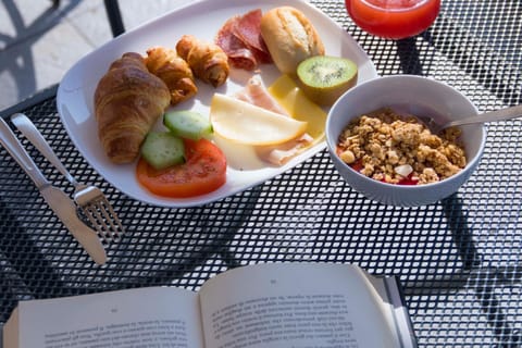 Continental breakfast, Buffet breakfast, Italian breakfast