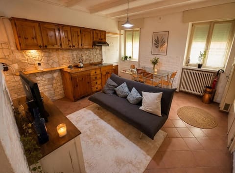 Living room, Dining area, stove