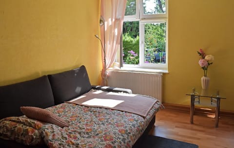 Bed, Photo of the whole room, Seating area