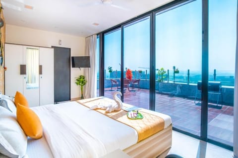 Bed, View (from property/room), Balcony/Terrace, Living room, Photo of the whole room, Seating area, Bedroom