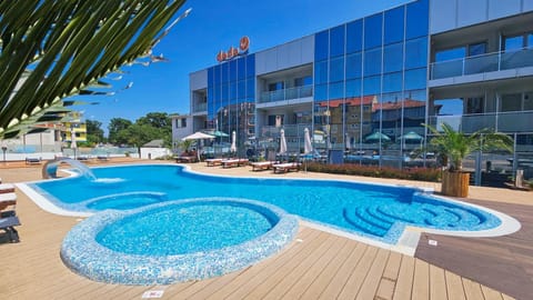 Swimming pool