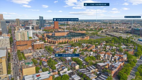 Property building, Nearby landmark, Day, Bird's eye view, Street view, Location