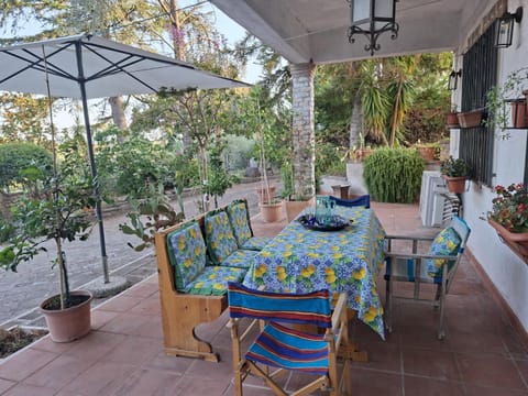 Patio, Garden, Seating area, Dining area, Garden view