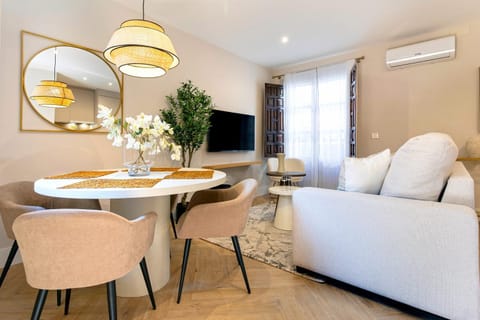 TV and multimedia, Living room, Other, Seating area, Dining area, air conditioner
