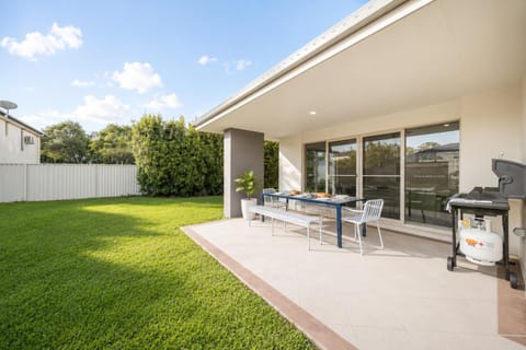Patio, BBQ facilities, Garden, Seating area, Dining area